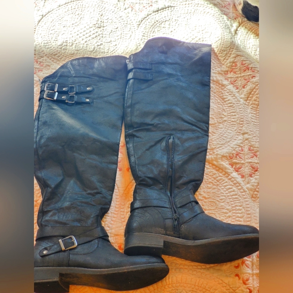 Over the knee high boots in Black women's size 7 buckle top.